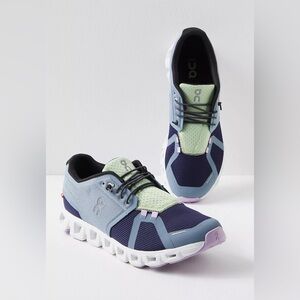 On Running Cloud 5 Push Sneakers in Cobble/Flint Size 10